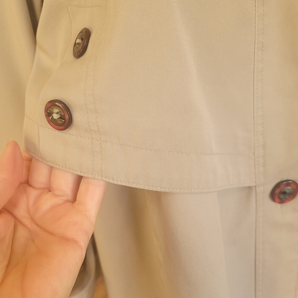 Brem Rainwear Women's Tan Short Trench Coat. Size 10 - Picture 7 of 12